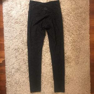 Beyond Yoga - dark heather gray leggings
